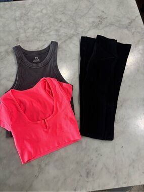 Aerie XS Crop Tops (pink/Grey) and Black Bottom Bundle